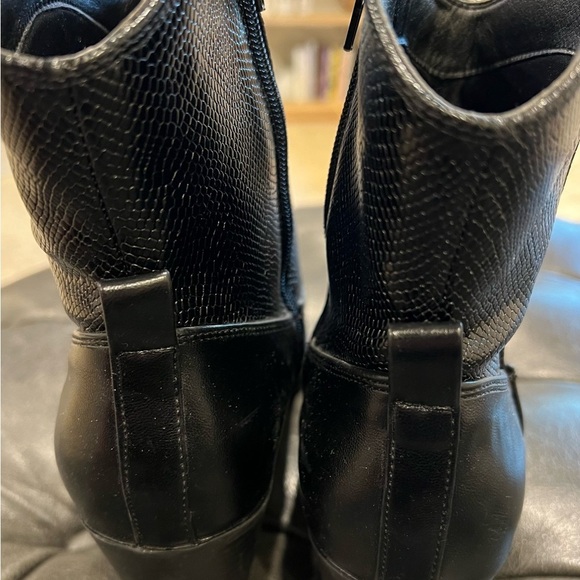 Women’s Black Amaravali Ankle Boots with Textured Detail Size 8.5 - Picture 3 of 10